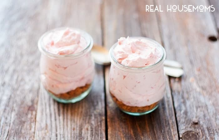No-Bake Raspberry Cheesecake Mousse: Effortlessly Elegant Dessert